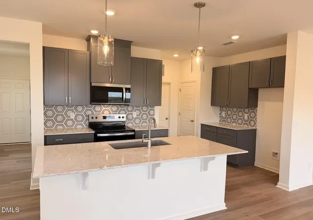 2nd image of 523 Sunset Lake Dr, Durham, NC 27703 | MLS# 10134708