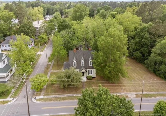 Homes for sale in Maxton, NC | 301 W Central St, Maxton, NC 28364 | MLS# 754189