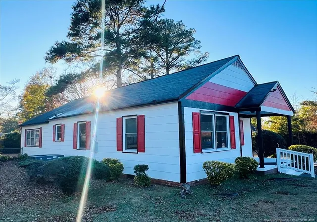 Photo 4 of Single Family Residence at 1418 E 6th Street, Lumberton, NC 28358 | MLS# 754609 |  | Sold on 2026-06-18