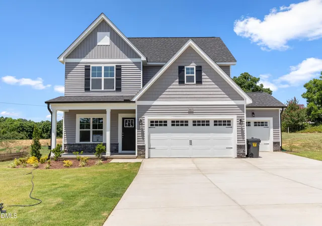 Photo 1 of Single family home for sale at 204 N Rabbit Run Dr, Smithfield, NC 27577 | MLS# 10137487 | Listing updated on 2026-07-18
