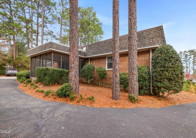 Listing Photo 2 - Condo for sale in building located at 124 Racquet Ln, Pinehurst, NC 28374 - Unit #