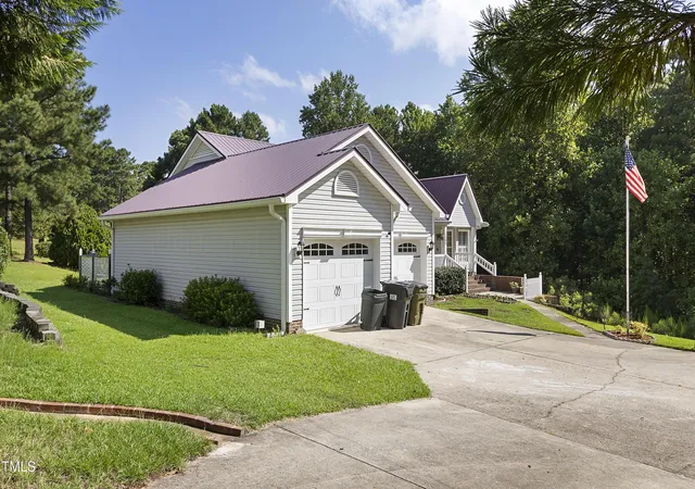 Photo 5 of Single family home for sale at 1046 Ponderosa Trl, Cameron, NC 28326 | MLS# 10139548 | Listing updated on 2026-08-20