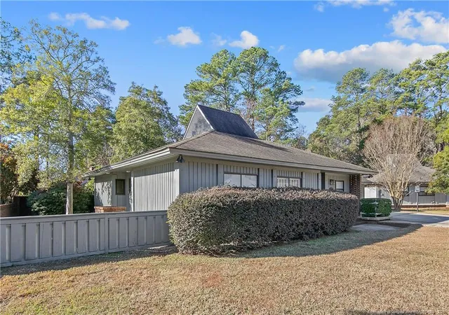 2nd image of 2118 Winterlochen Rd, Fayetteville, NC 28305 | MLS# 754732