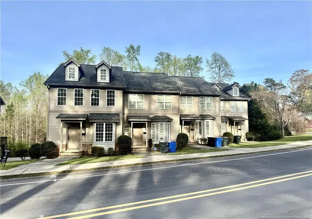 Photo 3 of Sale Pending at 425 Georgetown Cir, Fayetteville, NC 28314 | MLS# 754948 | Listing updated on 2026-08-03
