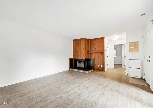 Photo 5 of Condominium at 249 Summerwalk Cir, Chapel Hill, NC 27517 | MLS# 10138925 | | Sold on 2026-05-14
