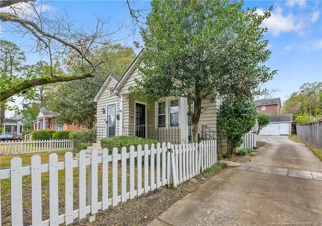 2nd image of 605 Greenland Dr, Fayetteville, NC 28305 | MLS# 754379