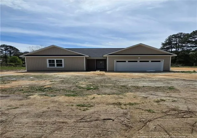 Photo 2 of Single family home for sale at 725 Porter Rd, Hope Mills, NC 28348 | MLS# 755543 | Listing updated on 2026-07-18