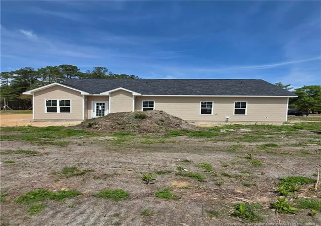 Photo 3 of Single family home for sale at 725 Porter Rd, Hope Mills, NC 28348 | MLS# 755543 | Listing updated on 2026-07-18