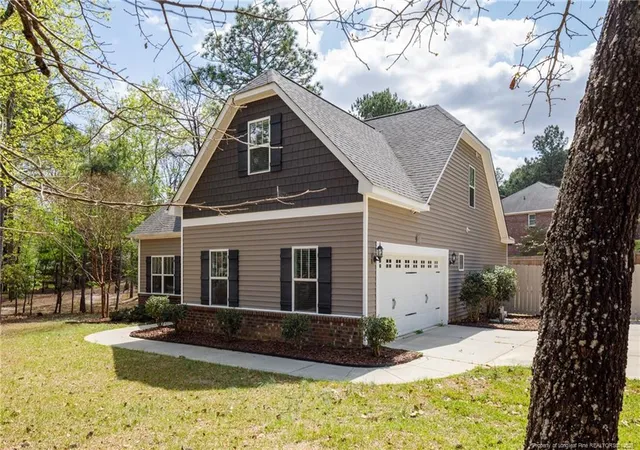 Homes for sale in Pinehurst, NC | 600 Burning Tree Rd, Pinehurst, NC 28374 | MLS# 755555
