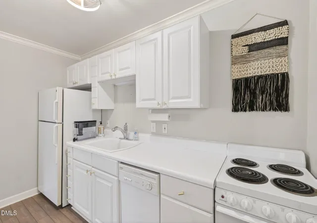 5th image of 827 Daniels, Raleigh, NC 27605