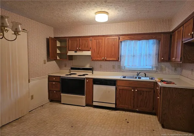 Photo 3 of Sale Pending at 2670 Rivercliff Rd, Fayetteville, NC 28301 | MLS# 755212 | Listing updated on 2026-07-18
