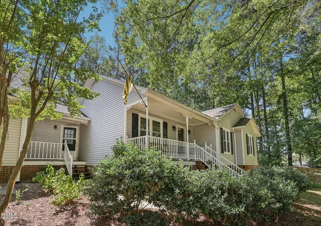 Photo 3 of Single family home for sale at 2004 Spring Valley Dr, Clayton, NC 27520 | MLS# 10141108 | Listing updated on 2026-07-18