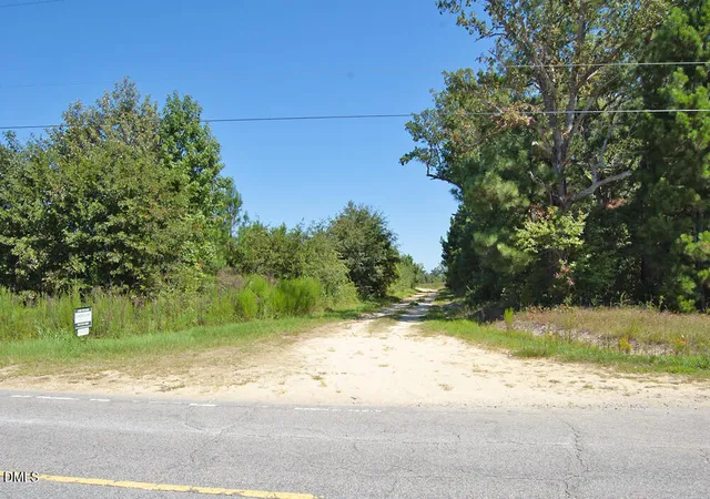Photo 4 of House for sale at 1 Nc Hwy 33, Tarboro, NC 27886 | MLS# 10140896 | Listing updated on 2026-09-16