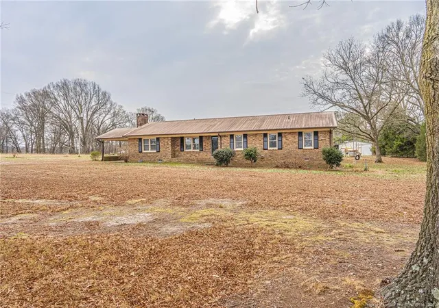 Photo 3 of Single Family Residence at 1828 State Hwy 705, Seagrove, NC 27341 | MLS# 755739 | | Sold on 2026-05-12