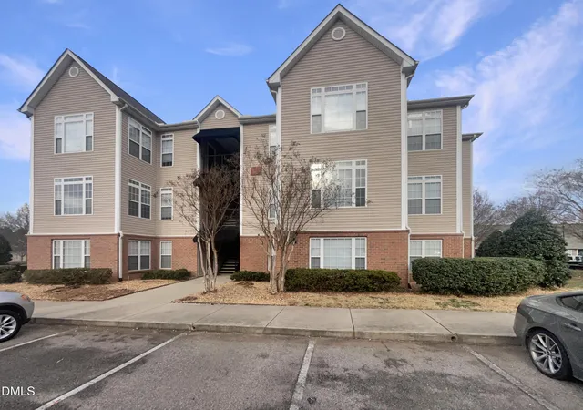 Homes for sale in Raleigh, NC | 2501 Huntscroft Ln #203, Raleigh, NC 27617 | MLS# 10141592