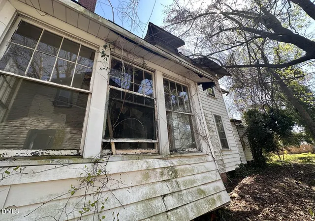 Photo 4 of Single family home for sale at 733 Tarboro St, Rocky Mount, NC 27801 | MLS# 10142937 | Listing updated on 2026-07-18