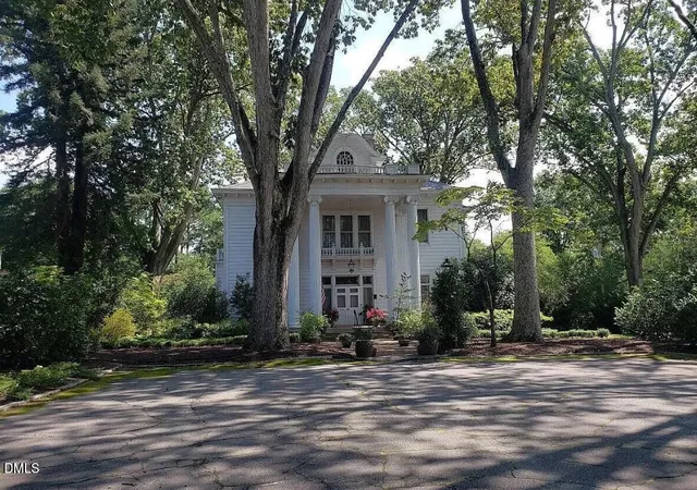 Photo 2 of Single family home for sale at 900 Nash St N, Wilson, NC 27893 | MLS# 10142670 | Listing updated on 2026-07-18