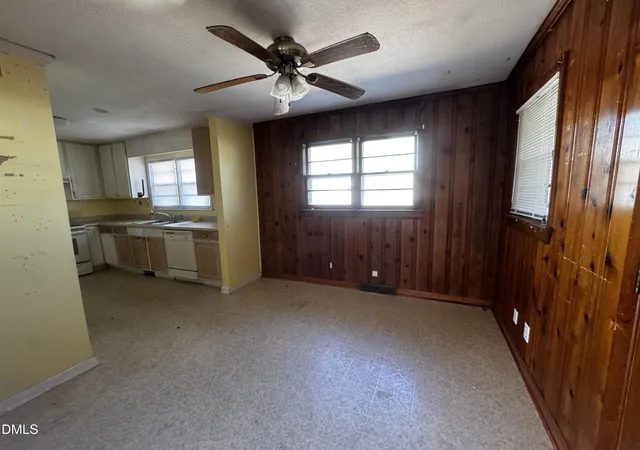 Photo 4 of Single family home for sale at 102 Hartley Dr, Smithfield, NC 27577 | MLS# 10143303 | Listing updated on 2026-07-18