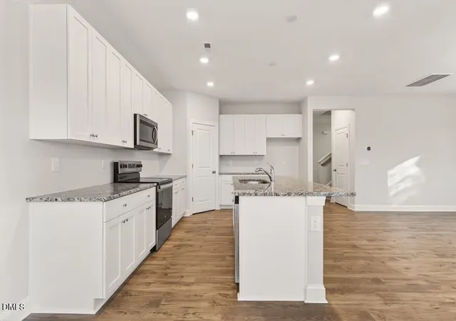 Photo 4 of Townhouse at 604 Barrington Row Ave, Zebulon, NC 27597 | MLS# 10144515 | | Sold on 2026-05-29