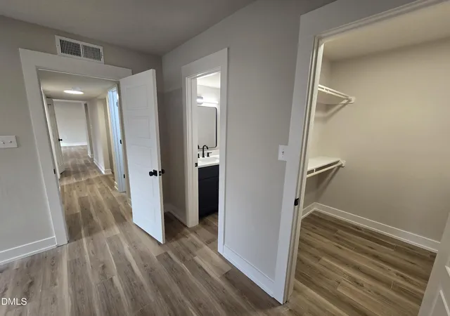 Listing Photo 2 - Condo for sale in building located at 500 Umstead Dr, Chapel Hill, NC 27516 - Unit #306