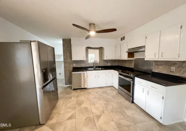2nd image of 1004 Vesper Ln, Fayetteville, NC 28311 | MLS# 10144618