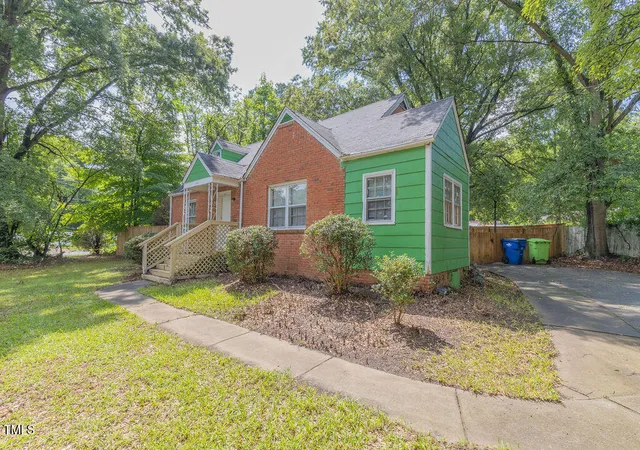 Photo 4 of Sale Pending at 301 N King Charles Rd, Raleigh, NC 27610 | MLS# 10145169 | Listing updated on 2026-09-25