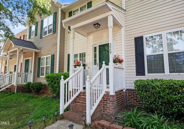 4th image of 229 Commons Dr, Holly Springs, NC 27540 | MLS# 10145716