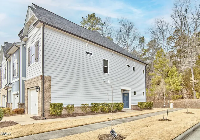 Photo 2 of Townhouse at 189 Manordale Dr, Chapel Hill, NC 27517 | MLS# 10146287 | | Sold on 2026-06-12