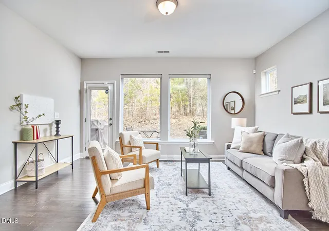 Photo 4 of Townhouse at 189 Manordale Dr, Chapel Hill, NC 27517 | MLS# 10146287 | | Sold on 2026-06-12