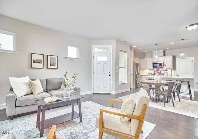 Photo 5 of Townhouse at 189 Manordale Dr, Chapel Hill, NC 27517 | MLS# 10146287 | | Sold on 2026-06-12