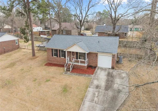 Photo 5 of Single Family Residence at 132 Eulon Loop, Raeford, NC 28376 | MLS# 756740 | | Sold on 2026-05-29