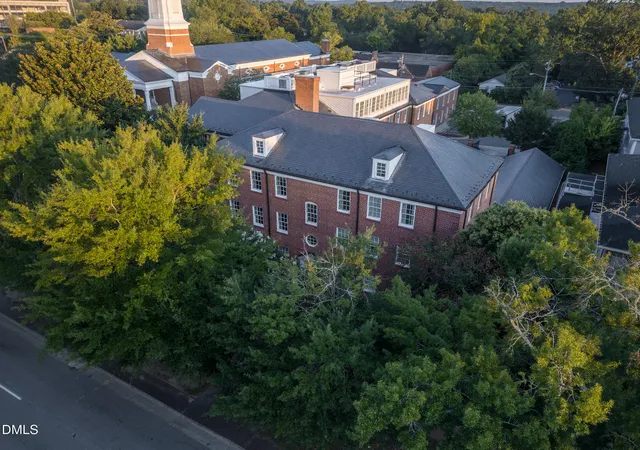 3rd image of 213 E Franklin St #Unit 400, Chapel Hill, NC 27514 | MLS# 10146865