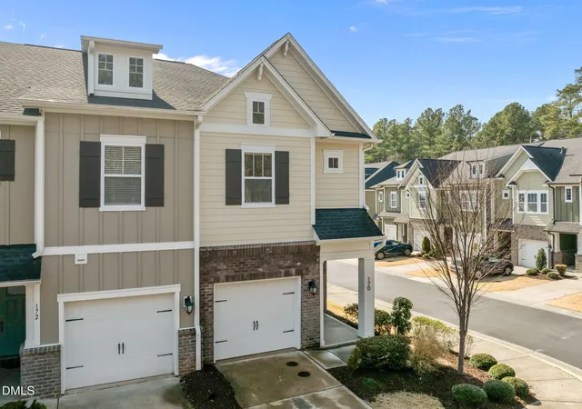 Photo 3 of Townhouse at 170 Manordale Dr, Chapel Hill, NC 27517 | MLS# 10146858 | | Sold on 2026-06-10