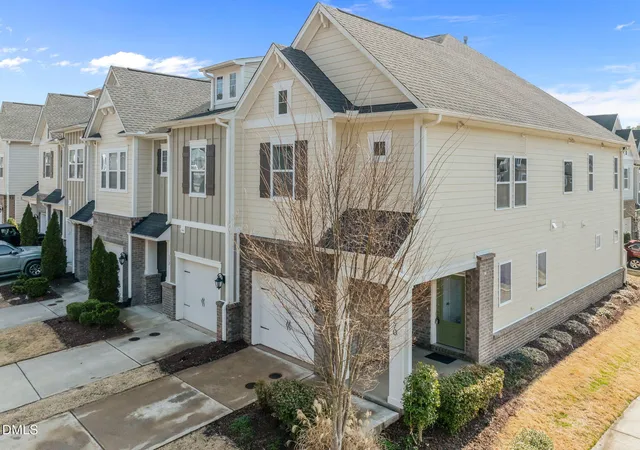 Photo 4 of Townhouse at 170 Manordale Dr, Chapel Hill, NC 27517 | MLS# 10146858 | | Sold on 2026-06-10