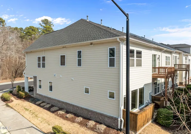 Photo 5 of Townhouse at 170 Manordale Dr, Chapel Hill, NC 27517 | MLS# 10146858 | | Sold on 2026-06-10