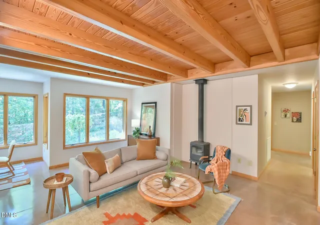 Photo 4 of Single Family Residence at 5424 Hawes Rd, Hillsborough, NC 27278 | MLS# 10162343 | | Sold on 2026-05-21
