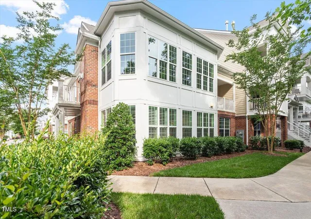 Listing Photo 4 - Condo for sale in building located at 10310 Sablewood Dr, Raleigh, NC 27617 - Unit #115