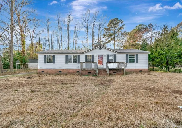 Homes for sale in Bladenboro, NC | 211 Lewis St, Bladenboro, NC 28320 | MLS# 757652