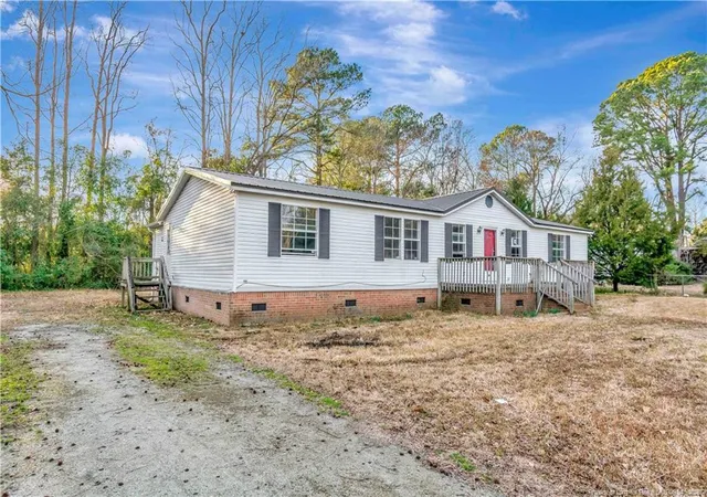 Homes for sale in Bladenboro, NC | 211 Lewis St, Bladenboro, NC 28320 | MLS# 757652