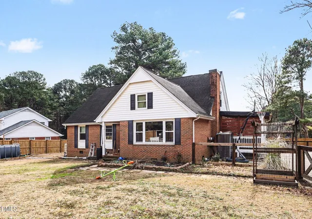 Homes for sale in Sanford, NC | 1609 Spring Ln, Sanford, NC 27330 | MLS# 10147675