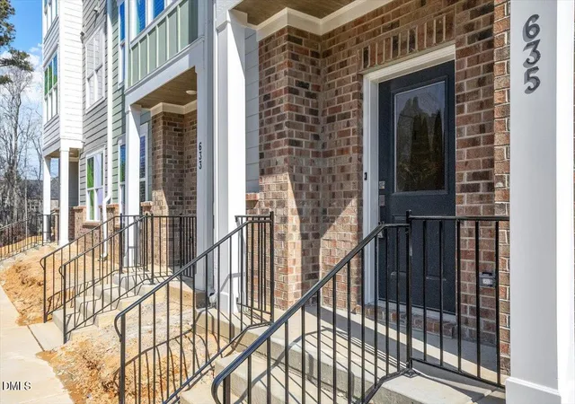Photo 4 of Townhouse at 635 Sawcut Ln, Apex, NC 27502 | MLS# 10147907 | | Sold on 2026-05-22