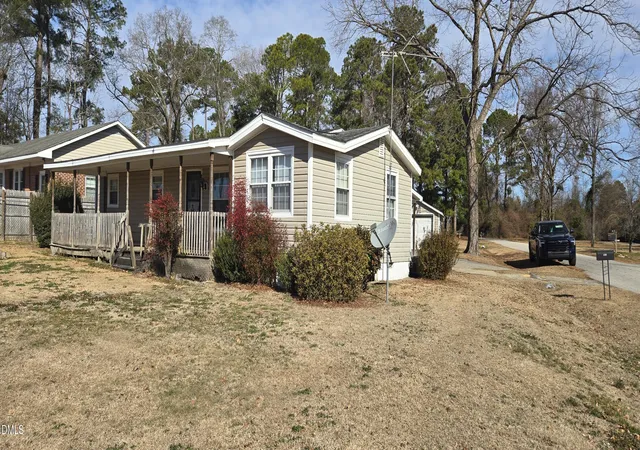 Homes for sale in Clinton, NC | 480 5 Bridge Rd, Clinton, NC 28328 | MLS# 10147740