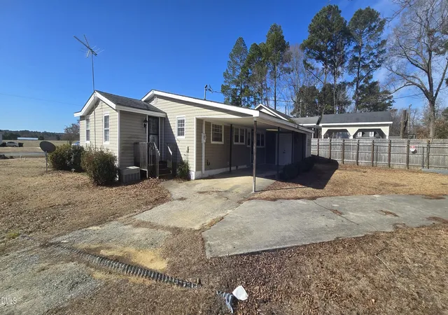 Homes for sale in Clinton, NC | 480 5 Bridge Rd, Clinton, NC 28328 | MLS# 10147740