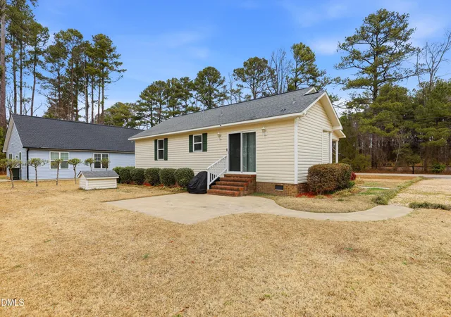 3rd image of 525 W Edwards St, Princeton, NC 27569 | MLS# 10148085
