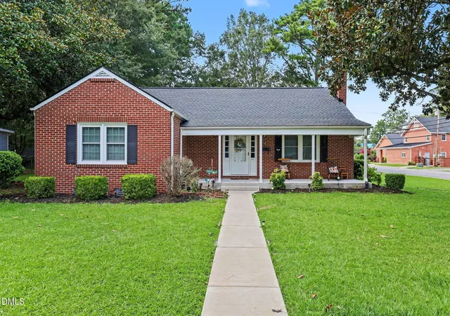 Photo 1 of Single family home for sale at 511 N Raiford St, Selma, NC 27576 | MLS# 10186246 | Listing updated on 2026-08-16