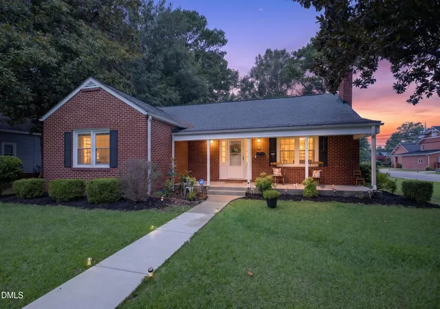 Photo 3 of Single family home for sale at 511 N Raiford St, Selma, NC 27576 | MLS# 10186246 | Listing updated on 2026-08-16