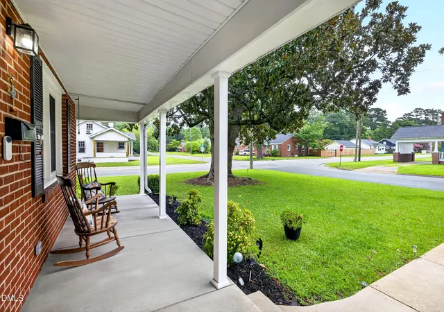 Photo 3 of Single family home for sale at 511 N Raiford St, Selma, NC 27576 | MLS# 10186246 | Listing updated on 2026-08-16