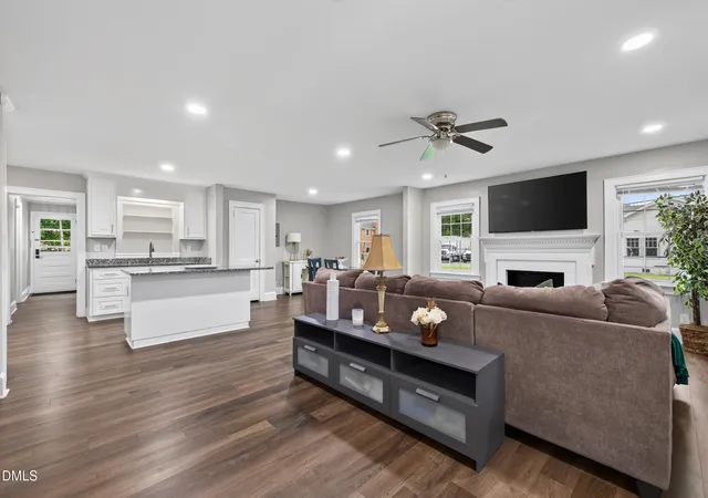 Photo 4 of Single family home for sale at 511 N Raiford St, Selma, NC 27576 | MLS# 10186246 | Listing updated on 2026-08-16