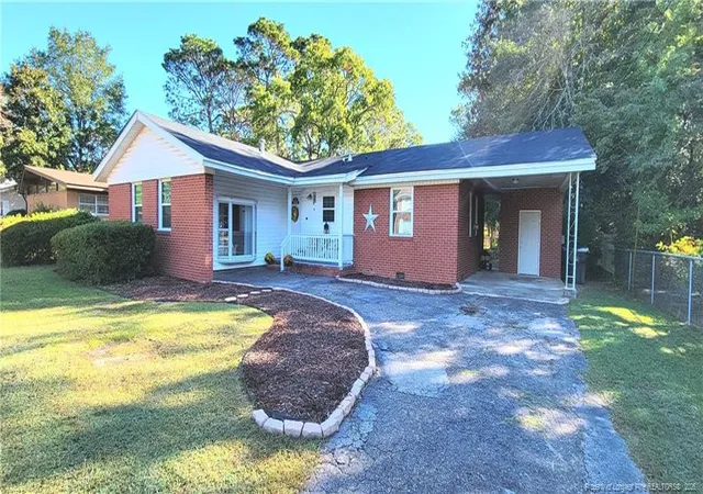 Photo 2 of Single family home for sale at 1911 Wendover Dr, Fayetteville, NC 28304 | MLS# 757745 | Listing updated on 2026-10-01