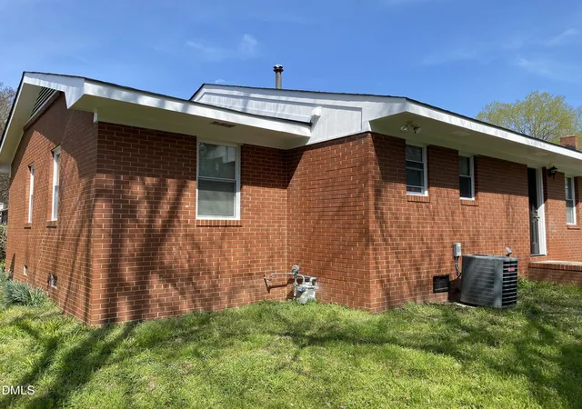 Photo 4 of Single family home for sale at 411 W Club Blvd, Durham, NC 27704 | MLS# 10151824 | Listing updated on 2026-09-17